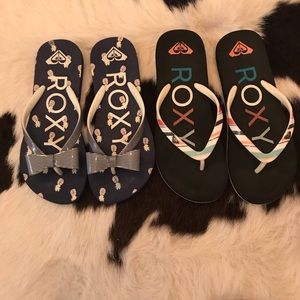 Euc Girls Roxy flip flops. 2 pair! Size 2/3